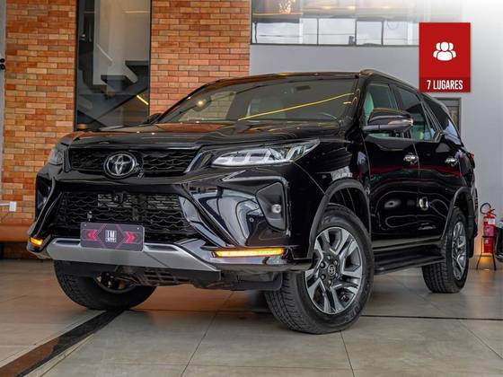 TOYOTA HILUX SW4 2.8 D-4D TURBO DIESEL DIAMOND 7L 4X4 AUTOMÁTICO